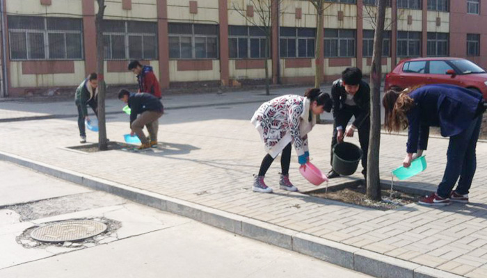 我院各学生党总支开展“学习雷锋精神践行社会主义核心价值观”主题活动