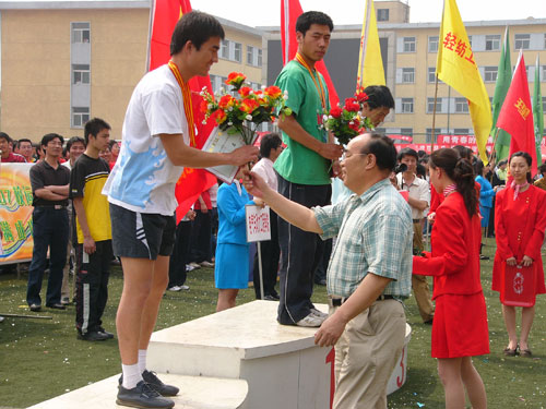 我院在44118太阳成城集团2007年田径运动会上再创佳绩