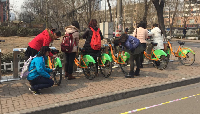 我院各学生党支部开展“传承雷锋精神 弘扬核心价值观”学习雷锋主题月活动