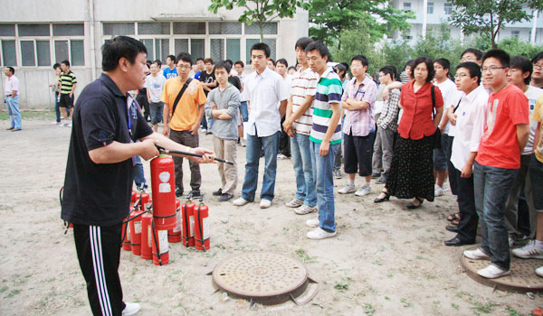 学校保卫处与我院联合举行安全教育培训讲座