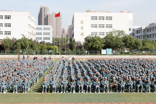 我院举行2011级新生地震消防知识及应急避险逃生安全教育讲座