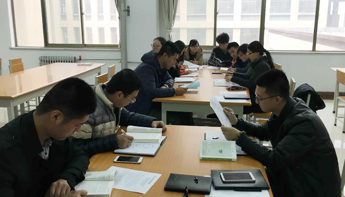 我院学工党支部召开学习贯彻落实党的十八届五中全会精神专题学习会