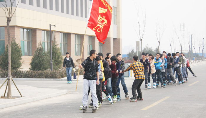 我院新生轮滑大赛圆满结束