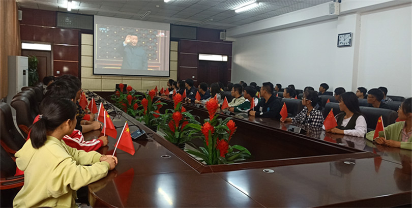 我院组织师生集中观看庆祝中华人民共和国成立70周年大会实况