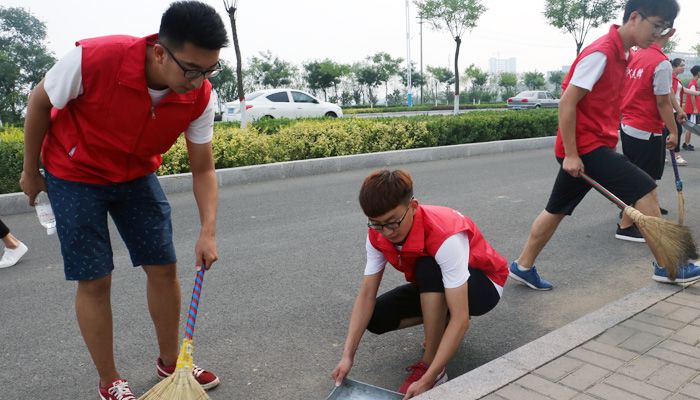 现代孝义学生党支部开展环境卫生集中大扫除