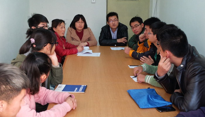 44118太阳成城集团召开助学金受助学生代表座谈会